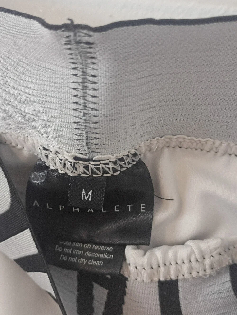 Alphalete Light Gray Logo Waistband Pocket Leggings